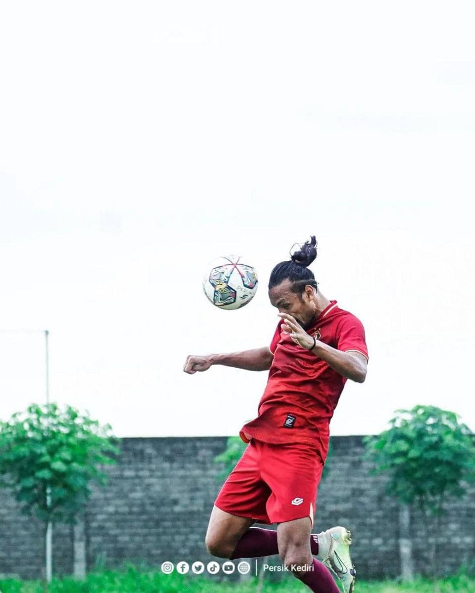 Pemain Persik Kediri saat berlatih. Instagram.com/@persikfcofficial