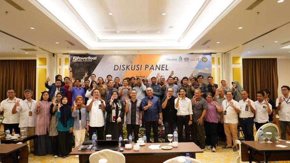 Forlispar berkolaborasi dengan BPODT menggelar diskusi panel bertajuk 'Tantangan dan Peluang Pengembangan Pariwisata Olahraga di Kawasan Danau Toba, Medan, Senin (13/2/2023). (Nicky/BPODT)