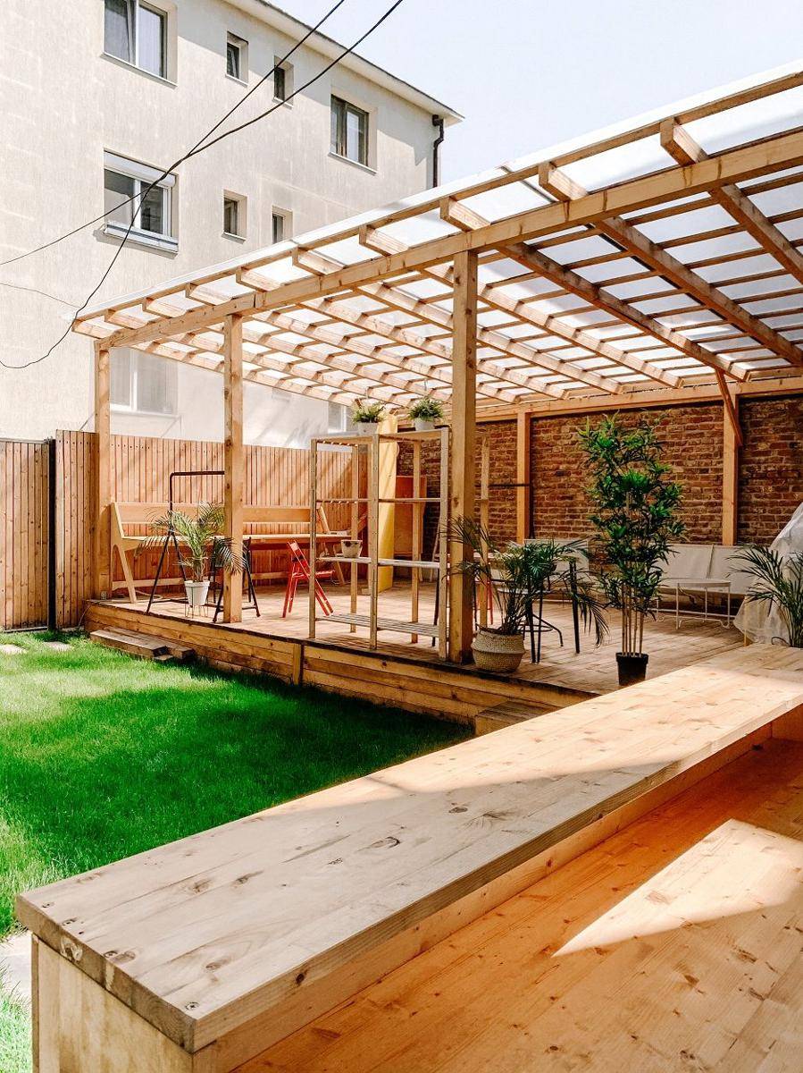 ide kanopi untuk patio (unsplash.com/@heftiba)