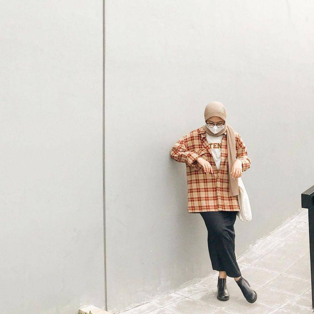 inspirasi padu padan kemeja untuk hijab (instagram.com/fitrahydy)