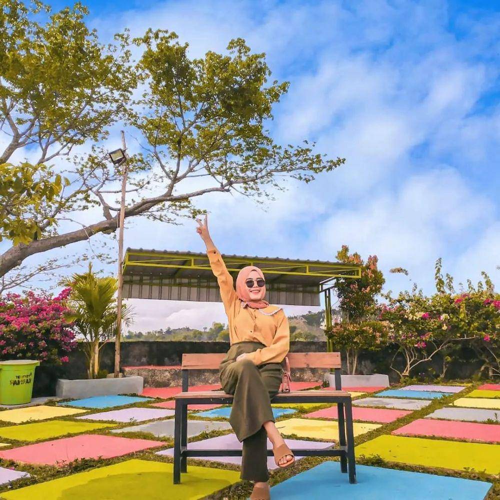 Pengunjung berswafoto. (Instagram/agroparkklumpitofficial)