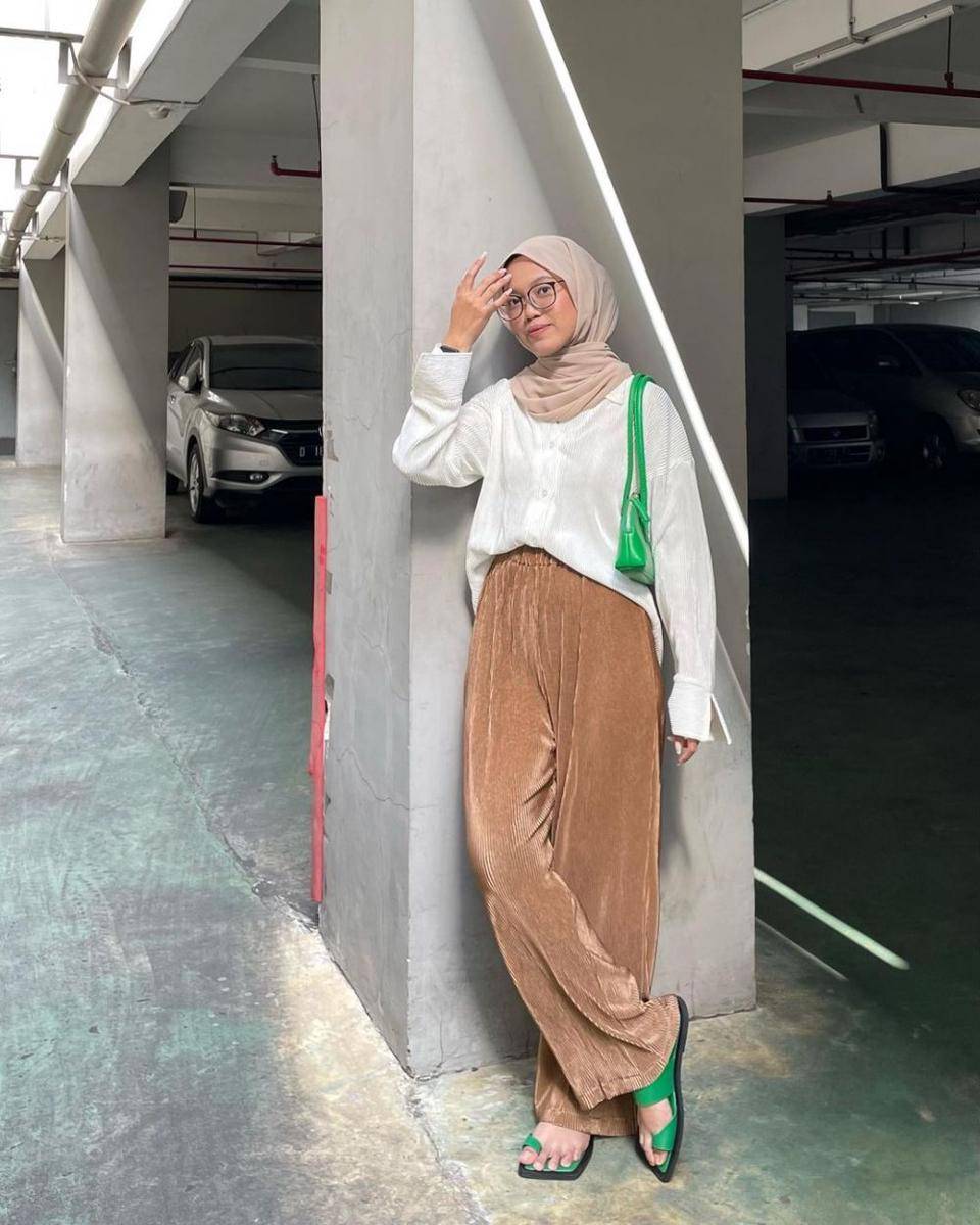 inspirasi padu padan kemeja untuk hijab (instagram.com/fitrahydy)