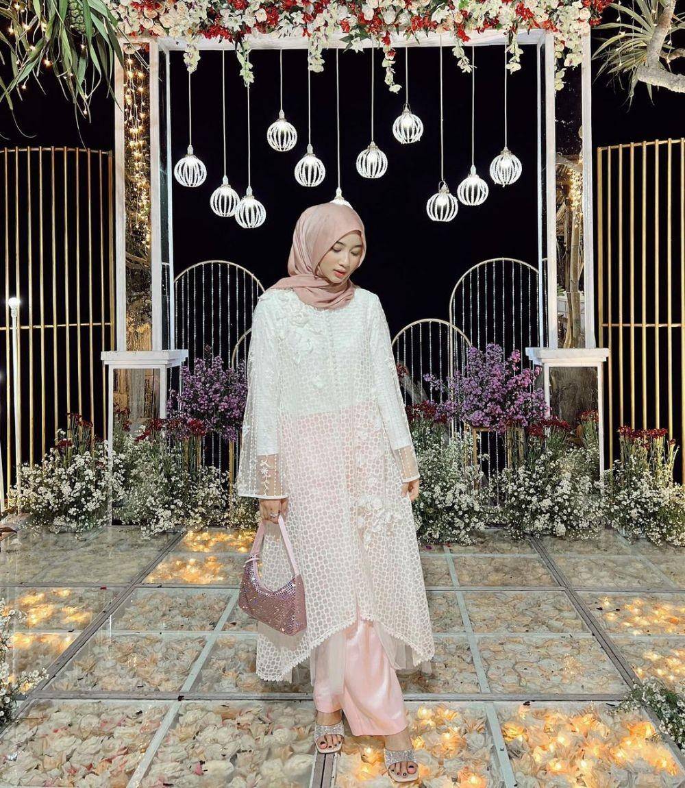 Baju kondangan ala Anselma (instagram.com/ansellmaputri)