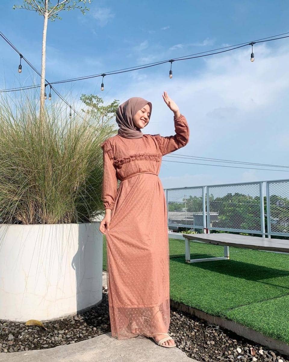 Padanan untuk busana kondangan ala Siska Amera (instagram.com/siskaamera)