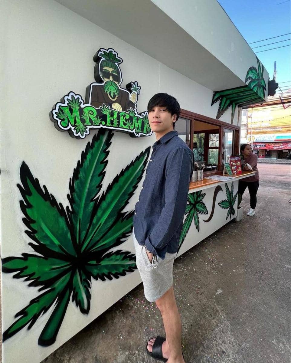 mix and match kemeja dan celana pendek ala Jes Jespipat (instagram.com/jesjpp)