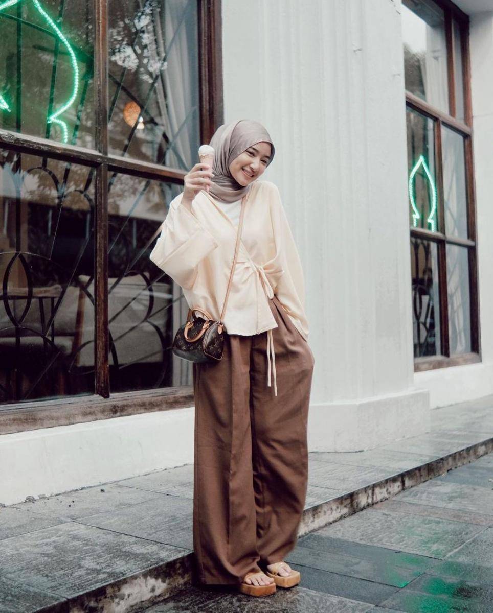 Baju kondangan ala Anselma (instagram.com/ansellmaputri)