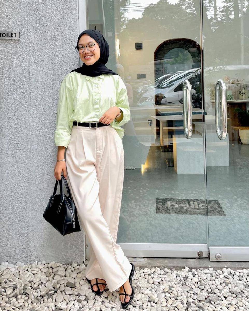 inspirasi padu padan kemeja untuk hijab (instagram.com/fitrahydy)