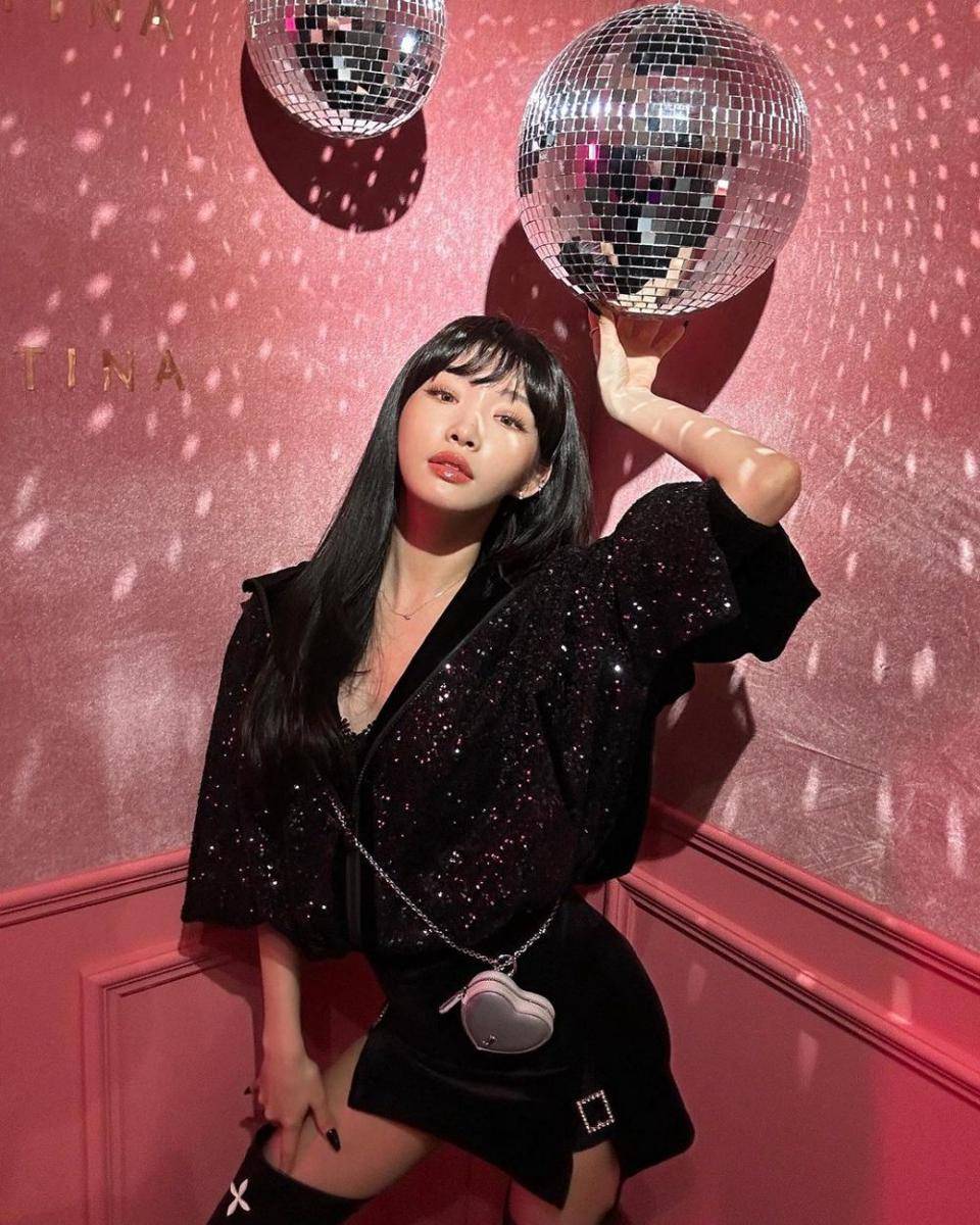 Chungha (instagram.com/chungha_official)