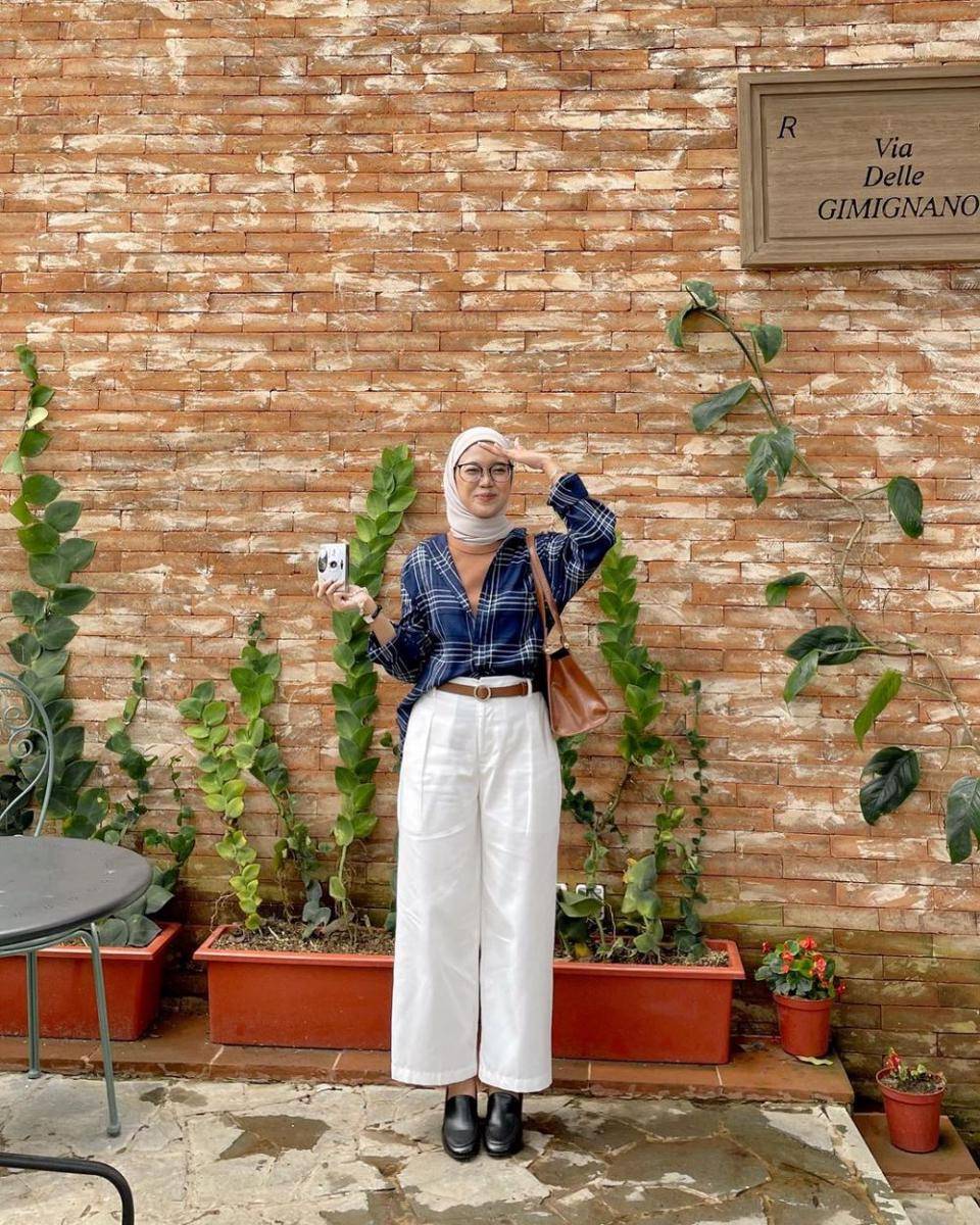 inspirasi padu padan kemeja untuk hijab (instagram.com/fitrahydy)