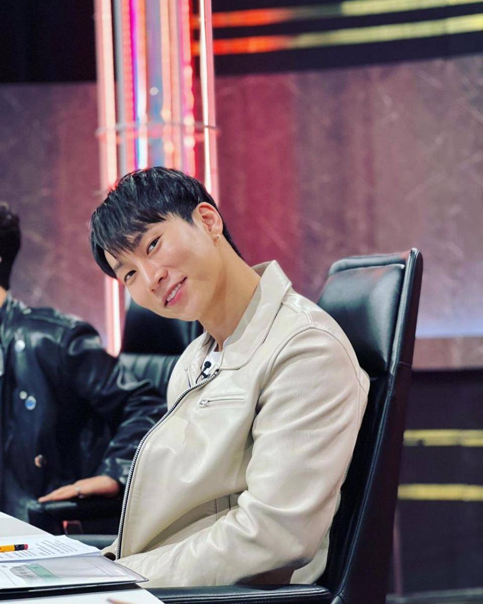 Eunkwang BTOB (instagram.com/btob_silver_light)