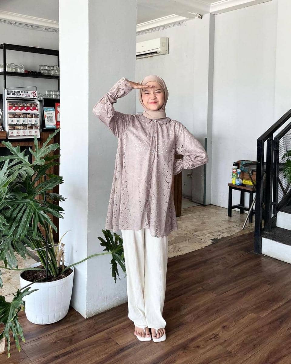 Padanan untuk busana kondangan ala Siska Amera (instagram.com/siskaamera)