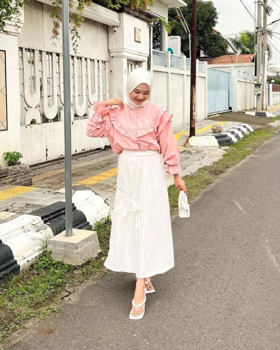 Padanan untuk busana kondangan ala Siska Amera (instagram.com/siskaamera)