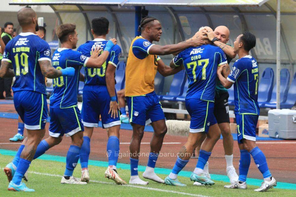 Selebrasi pemain Persib Bandung merayakan gol yang dicetak ke gawang PSS Sleman dalam laga pekan ke-22 BRI Liga 1 2022-23 di Stadion Gelora Bandung Lautan Api, 5 Februari 2023. (Dok. PT Liga Indonesia Baru)