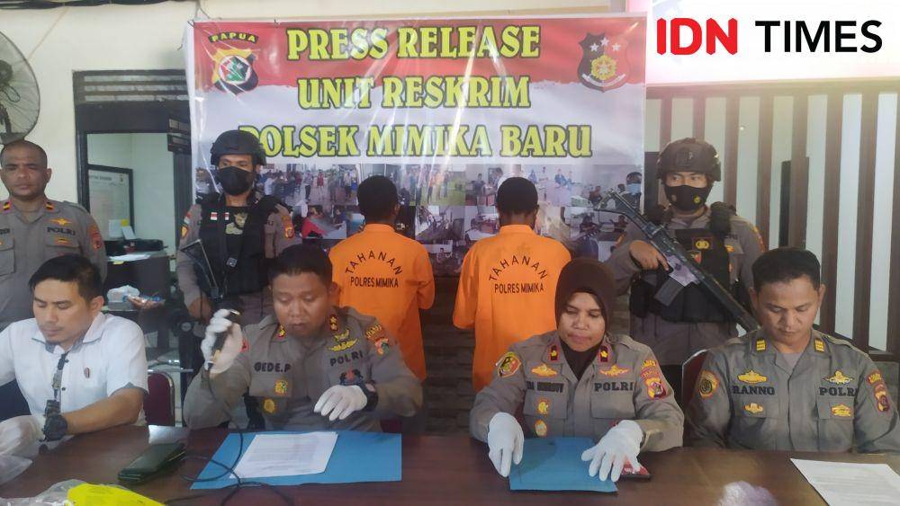 Kedua pelaku saat dihadirkan dalam press release, IDN Times/ Ricky Lodar