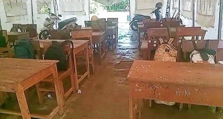 Ruang Kelas Rusak Berat, Murid SD di Bima Belajar di Tenda Darurat