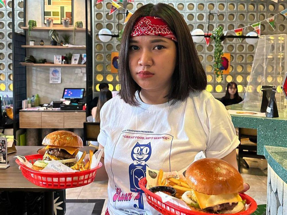 11 Potret Windi Arys, Pegawai Karen's Diner yang Awalnya Staf Bank