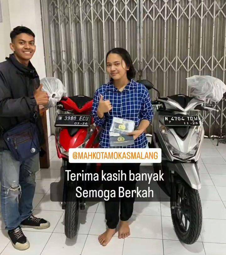 Proses jual beli. (Instagram/mahkotamokasmalang)