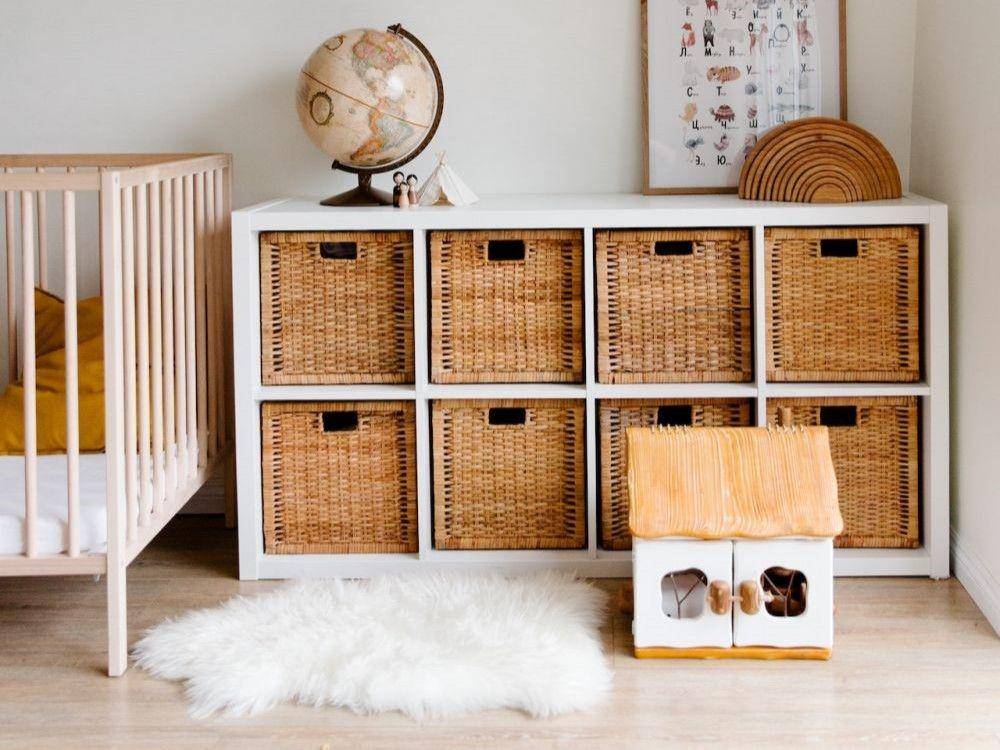 Ilustrasi furnitur fungsional khas gaya mid-century modern (pexels.com/Tatiana Syrikova)