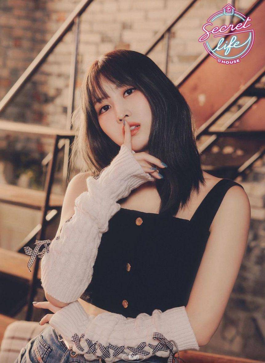Momo TWICE (instagram.com/twicetagram)