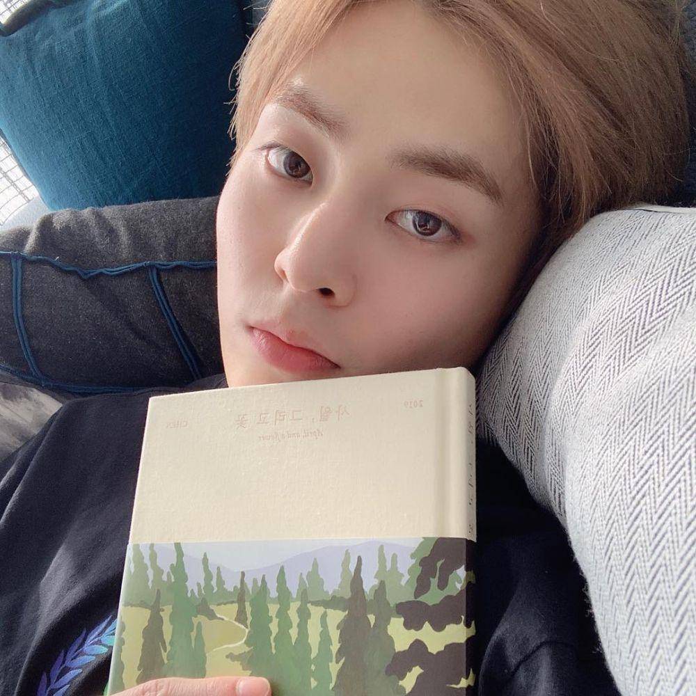 xiumin (instagram.com/e_xiu_o)