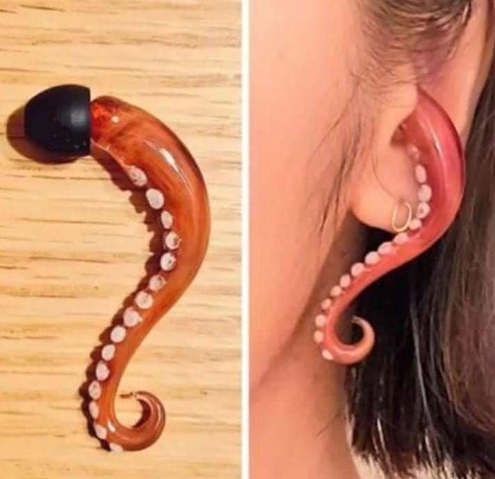 bentuk earphone yang absurd (instagram.com/gear_youtube)