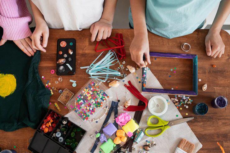 6 Cara Membuat Dekorasi Rumah Sendiri, Proyek DIY yang Seru Abis!