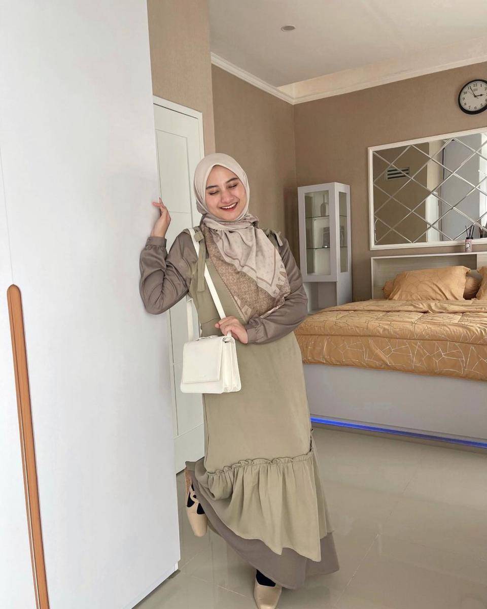 Nadzira Shafa (instagram.com/enazirashf_)