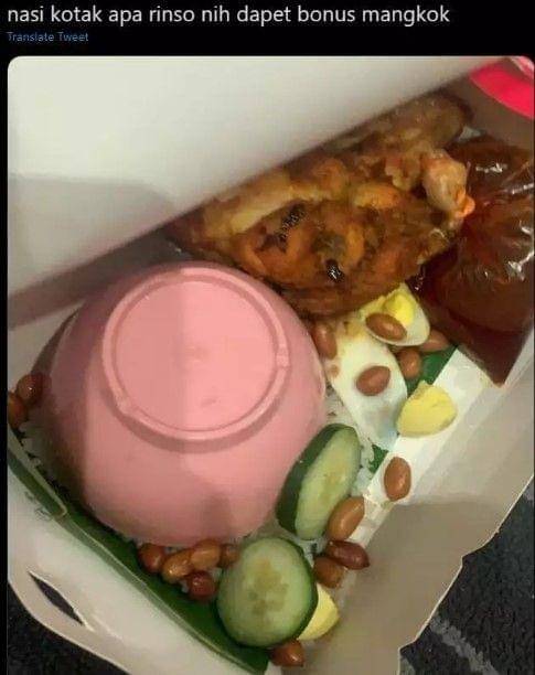 beli makan dapat bonus (twitter.com/faizaufi)
