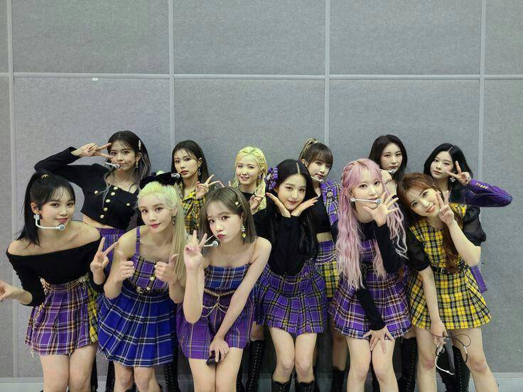 IZ*ONE (twitter.com/official_IZONE/)