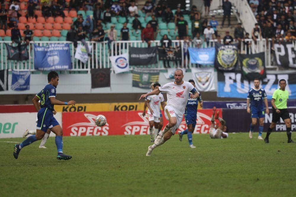 Salah satu momen pertandingan Persib Bandung versus PSM Makassar yang berlangsung di Stadion Pakansari Cibinong, Kabupaten Bogor, Selasa 14 Februari 2023. (Dok. Ofisial PSM Makassar/Agung Dewantara)