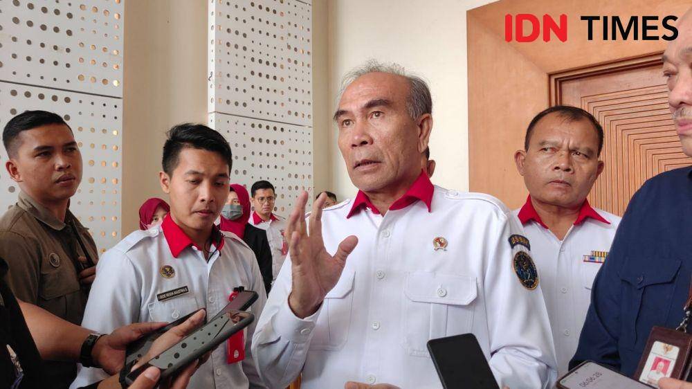 Kepala BSSN, Letjen TNI (Purn) Hinsa Siburian saat ditemui IDNTimes di kantor BSSN, Kecamatan Bojongsari, Kota Depok. (IDNTimes/Dicky)