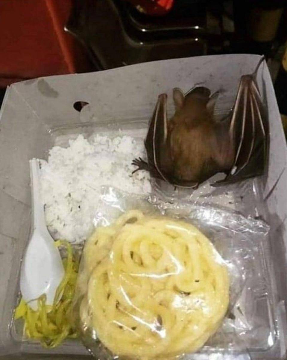 beli makan dapat bonus (twitter.com/feanfi_)