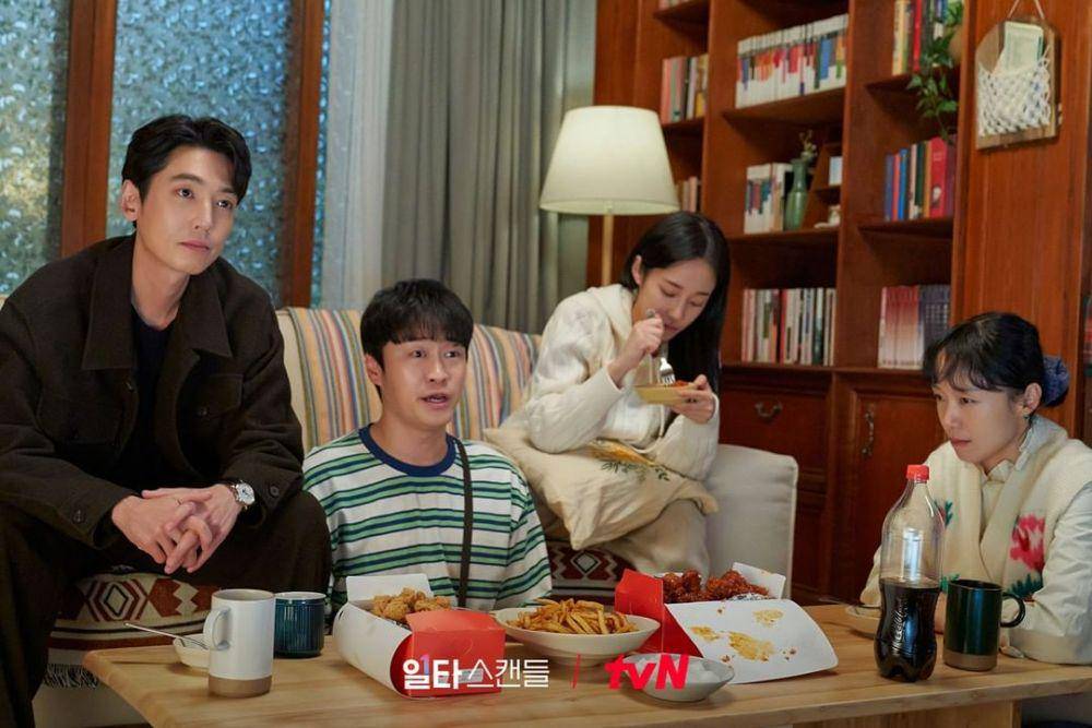 still cuts drama Crash Course in Romance (instagram.com/tvn_drama)