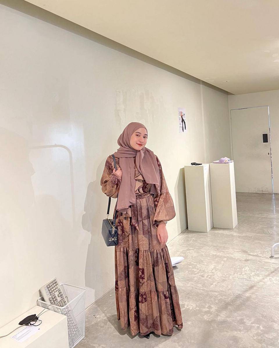 Nadzira Shafa (www.instagram.com/enazirashf_)