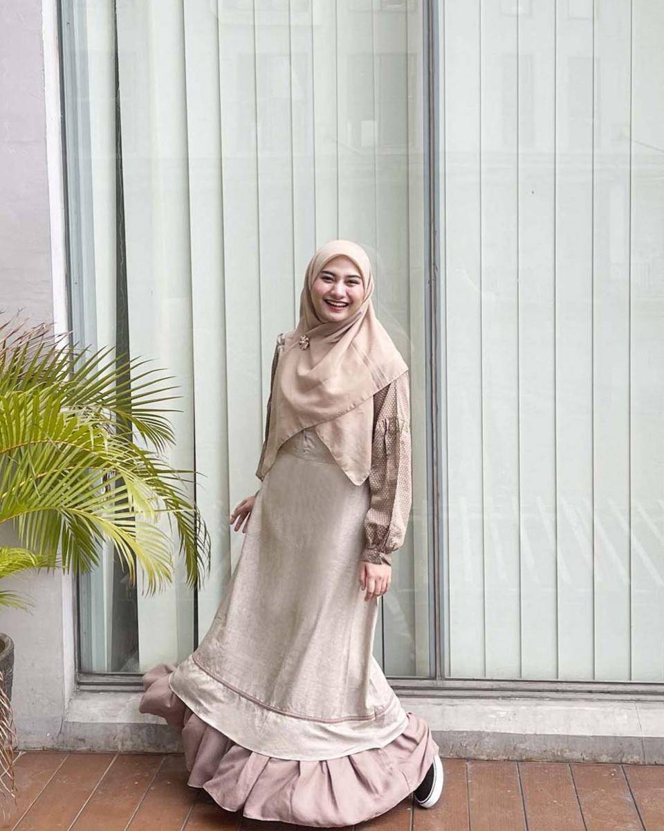 Nadzira Shafa (instagram.com/enazirashf_)
