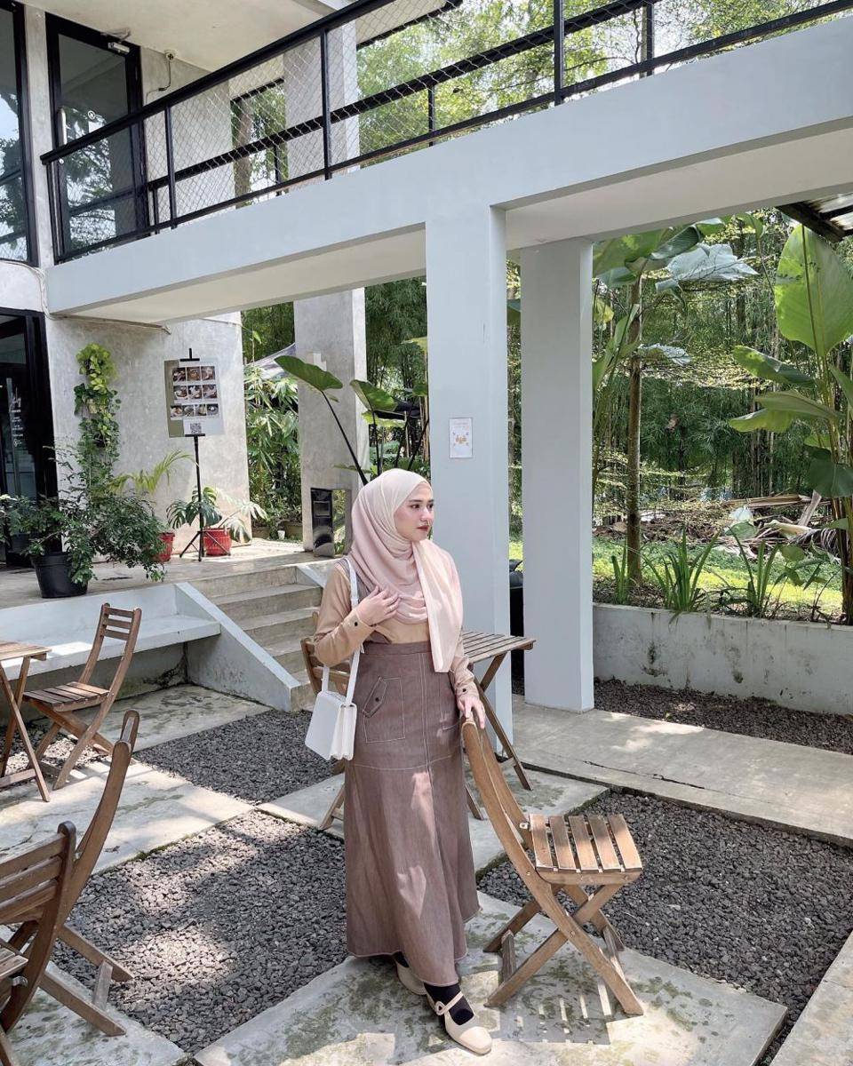 Nadzira Shafa (instagram.com/enazirashf_)