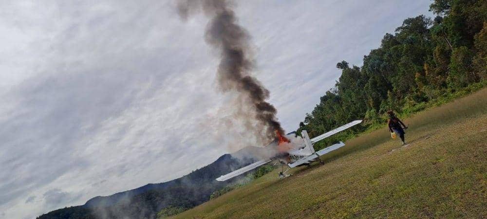 TPNPB-OPM Komando Nasional Umumkan Resmi Photos dan Videos Bersama Pilot New Zealand, Dan Pilot Asal NZ Baik dan sehat. (dok. TPNPB-OPM)