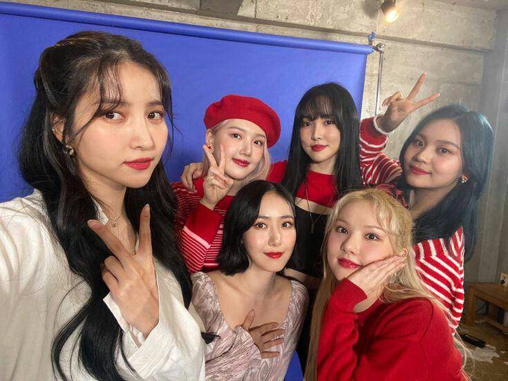 GFRIEND (twitter.com/GFRDOfficial/)
