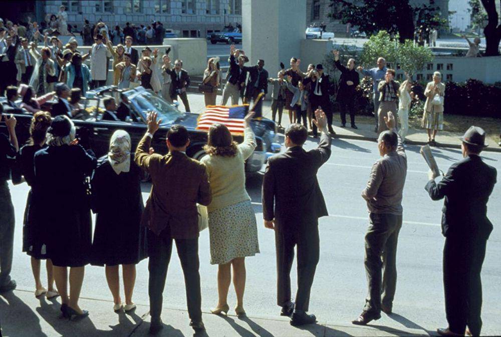 cuplikan film JFK (dok. Warner Bros/JFK)