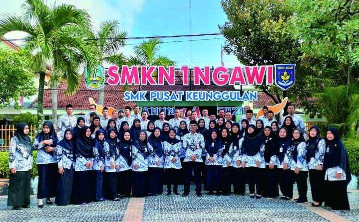 Para guru SMKN 1 NGAWI (facebook.com/SMKN1NGAWI)