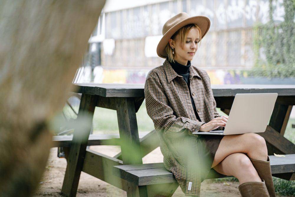 ilustrasi freelancer (pexels.com/Ivan Samkov)