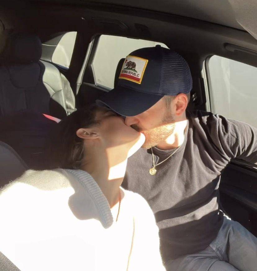 potret romantis Chris Evans dan pacar (instagram.com/chrisevans)