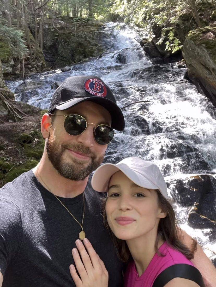 potret liburan Chris Evans dan Alba Baptista (instagram.com/chrisevans)