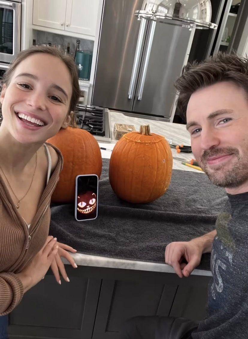 potret romantis Chris Evans dan pacar Alba Baptista (instagram.com/chrisevans)