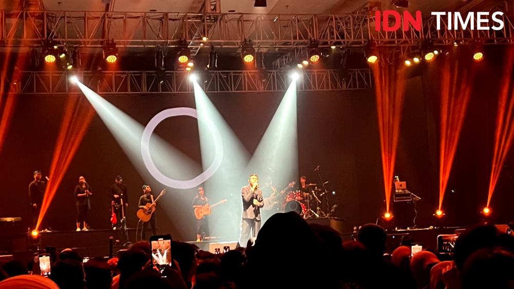 10 Potret Keseruan Konser Tulus Tur Manusia 2023 di Bali