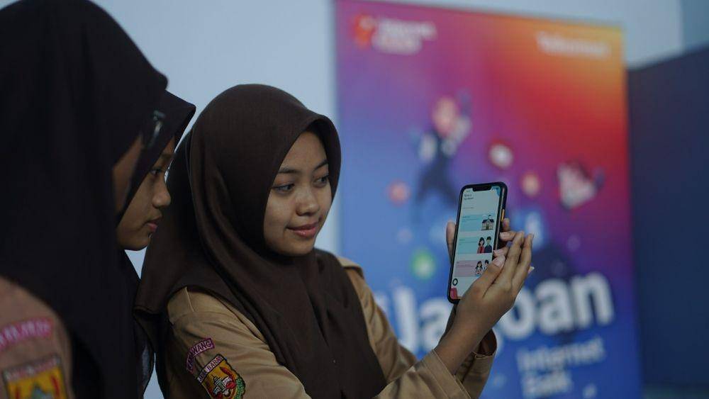Telkomsel menggelar rangkaian aktivitas Corporate Social Responsibility (CSR) yakni Program Internet BAIK. (Dok. Telkomsel).