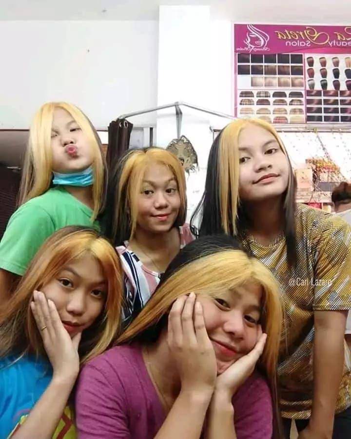 momen lucu cewek saat foto bareng (facebook.com/fourteen)