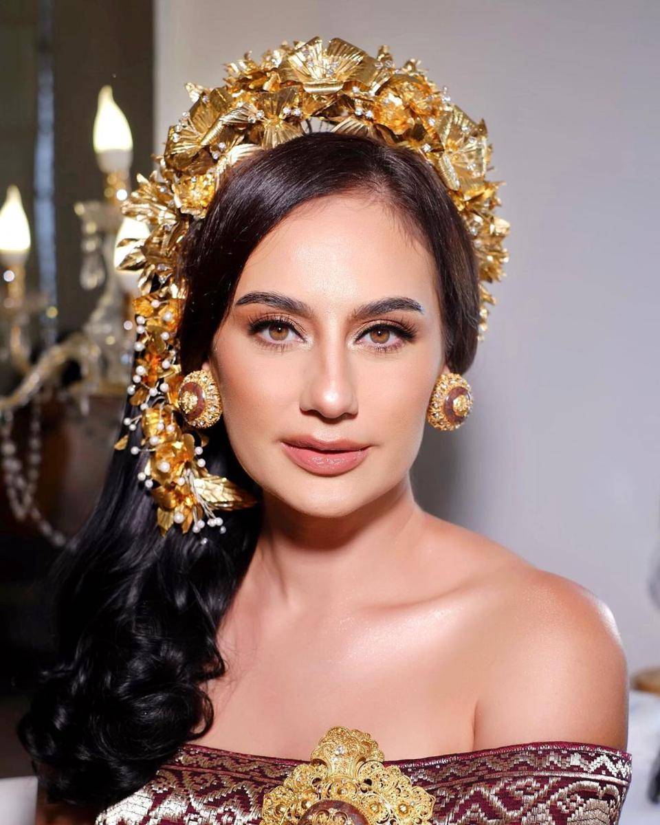 potret Marissa Nasution dan kedua anak bulenya pakai baju adat Bali (instagram.com/eldypramana)