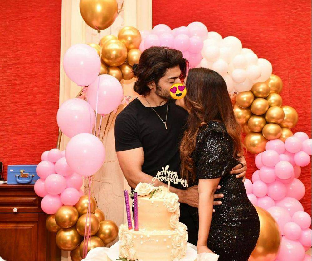 Debina Bonnerjee dan suami (instagram.com/debinabon)