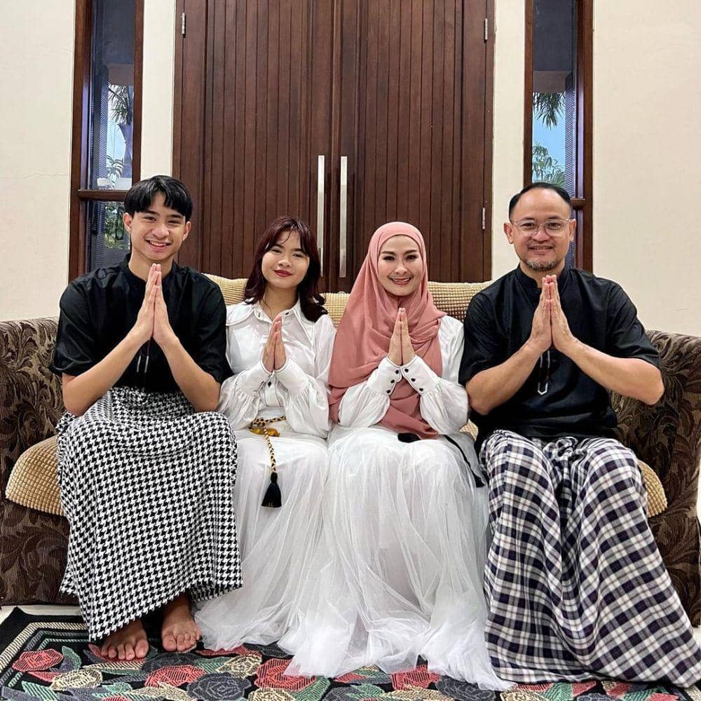 potret keluarga Iis Dahlia (instagram.com/isdadahlia)